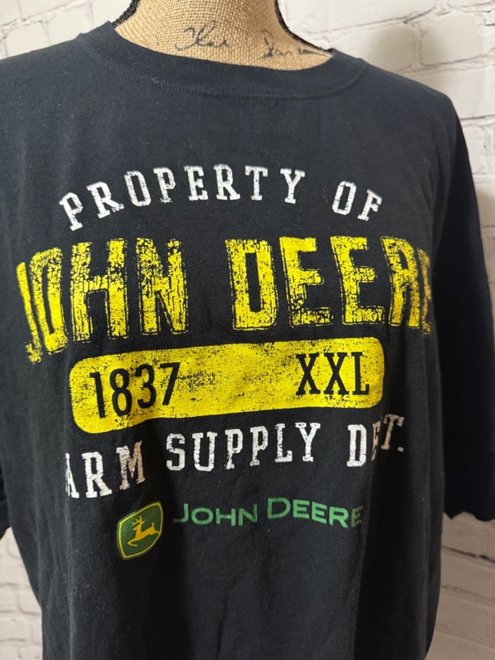 Like new Women’s John Deere Black Graphic Logo Tee oversized comfy fit - Picture 3 of 5